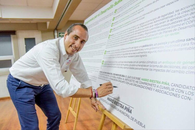 Mario Riestra, primer candidato en firmar compromisos por la sustentabilidad