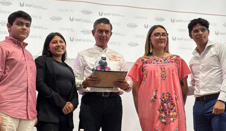 Conversatorio de alumnos de la UV con Rafael Cañedo