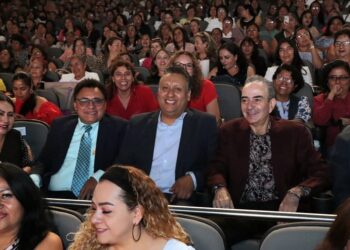 Con primicia teatral, homenajean a las madres trabajadoras del SNTE 51