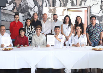 Firma Lalo Rivera compromiso por el Atoyac