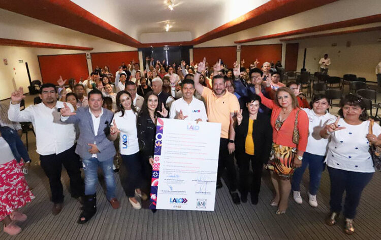 Lalo Rivera firma acuerdo por la salud renal