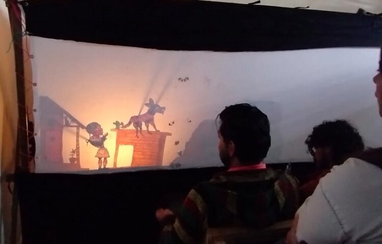Diego Ugalde aprovecha el teatro de sombras turco para contar historias
