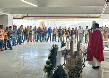 El Gobernador Supervisa avances de obra en la Mixteca que se espera termine en tiempo