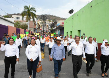 Realiza Avelino Rivera cierre de campaña
