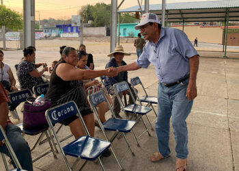 Avelino Rivera dialoga con vecinos de La Unión