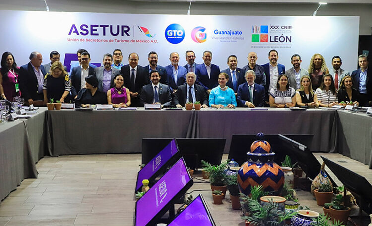 Promueve gobierno estatal a Puebla en Congreso de la Industria de Reuniones de León
