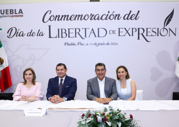 Reconocen Sergio Salomón y Alejandro Armenta papel de periodistas en Puebla
