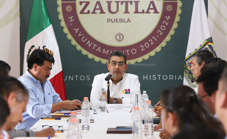 Combate gobierno estatal incendios forestales de manera frontal, reafirma Sergio Salomón