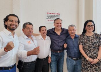 Fernando Morales y miembros de MC celebran el crecimiento del partido así como la participación ciudadana