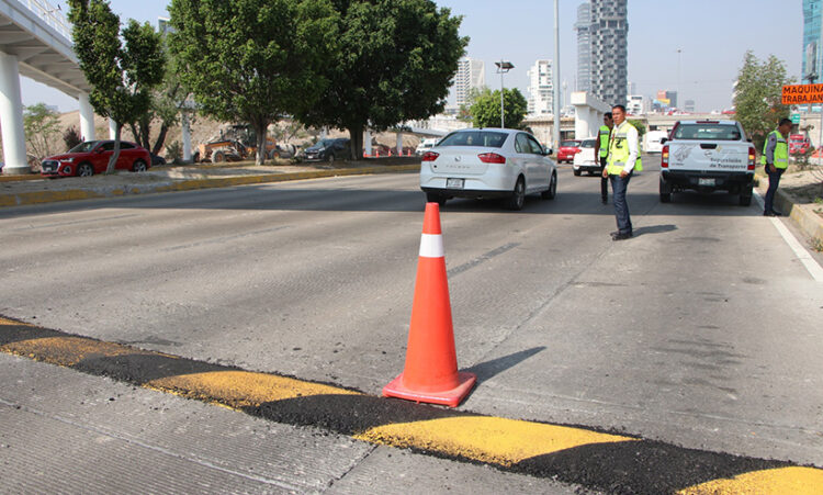 Por seguridad, Infraestructura instala reductores de velocidad en Vía Atlixcáyotl