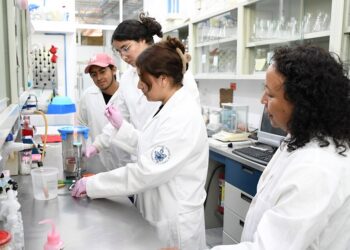 Expertos del Centro de Investigaciones en Ciencias Microbiológicas impulsan el trasplante de microbiota fecal en Puebla