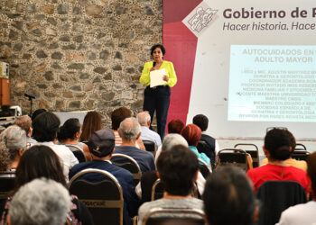 Imparte Salud conferencias a adultos mayores para identificar y prevenir el maltrato