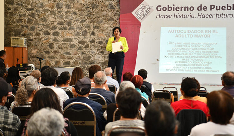 Imparte Salud conferencias a adultos mayores para identificar y prevenir el maltrato