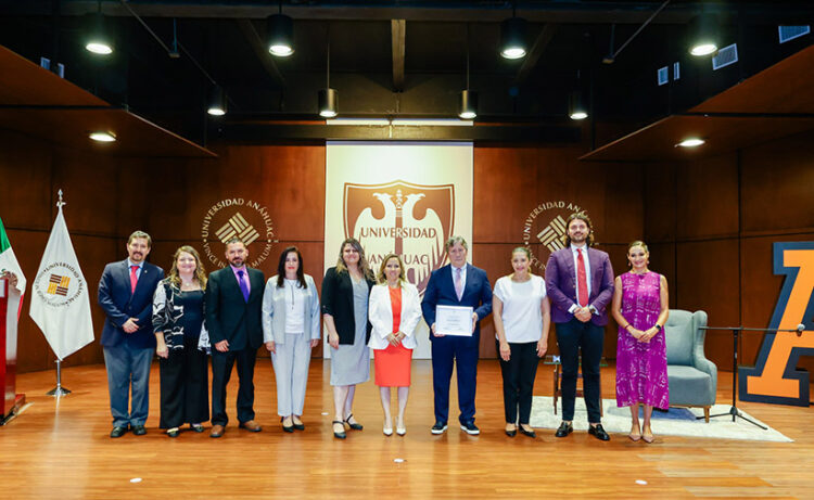 Dr. Giorgio Nardone impulsa reflexión sobre IA y recibe reconocimiento por su trayectoria académica en la Anáhuac Puebla