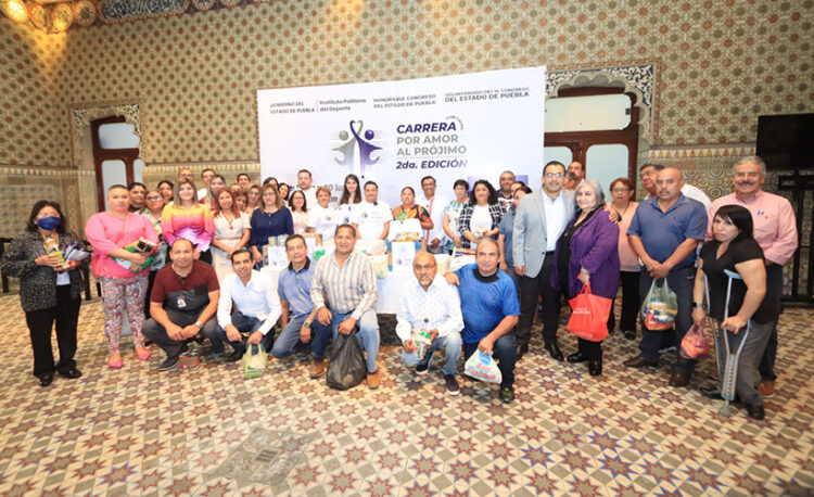 Recibe Congreso donativo de patrocinadores, INPODE y sindicalizados para carrera “Por Amor al Prójimo”