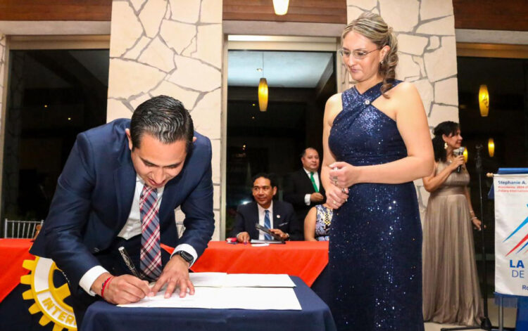 Firman convenio COBAEP y Club Rotario para beneficio estudiantil