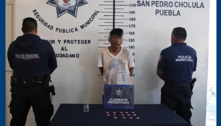 Policía de San Pedro Cholula detiene a presunto narcomenudista