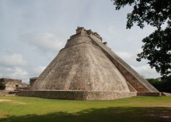 Mujeres del municipio de Santa Elena, Yucatán, participaron en labores del Promeza en la Zona Arqueológica de Uxmal