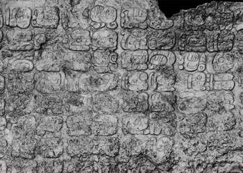 Descubren extenso texto glífico maya en la Zona Arqueológica de Cobá, en Quintana Roo