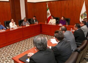 Tonantzin Fernández y Paola Angon sostuvieron la primera mesa de trabajo para el proceso de entrega-recepción