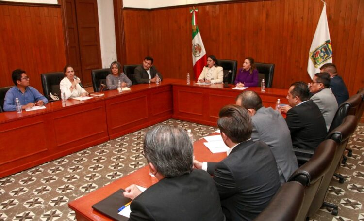 Tonantzin Fernández y Paola Angon sostuvieron la primera mesa de trabajo para el proceso de entrega-recepción