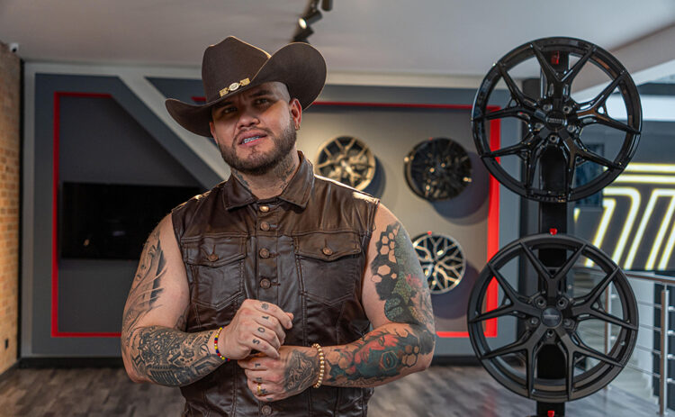 Miller Sebástian regresa a la escena popular con ‘El Cantante’
