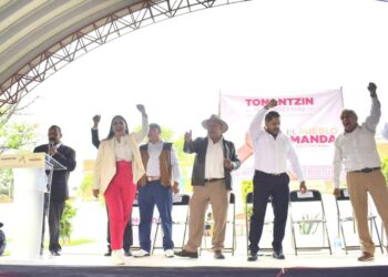 Arranca Tonantzin Fernández los foros «El Pueblo Manda» en compañía de más de mil cholultecas