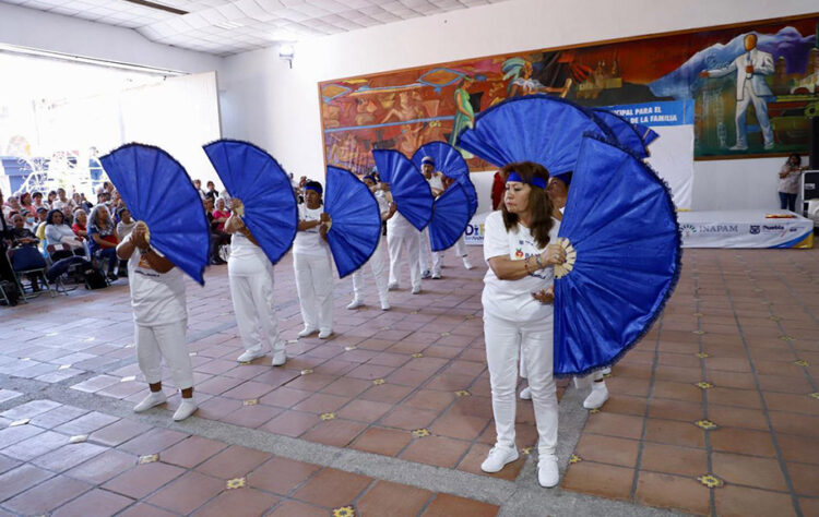 Participaron adultos mayores del SMDIF en Juegos deportivos y culturales del INAPAM