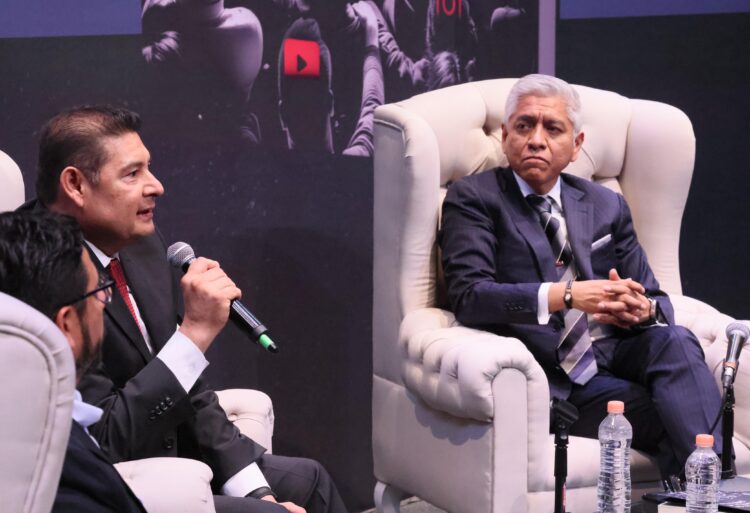 Alejandro Armenta destaca la comunicación como clave en la gobernanza