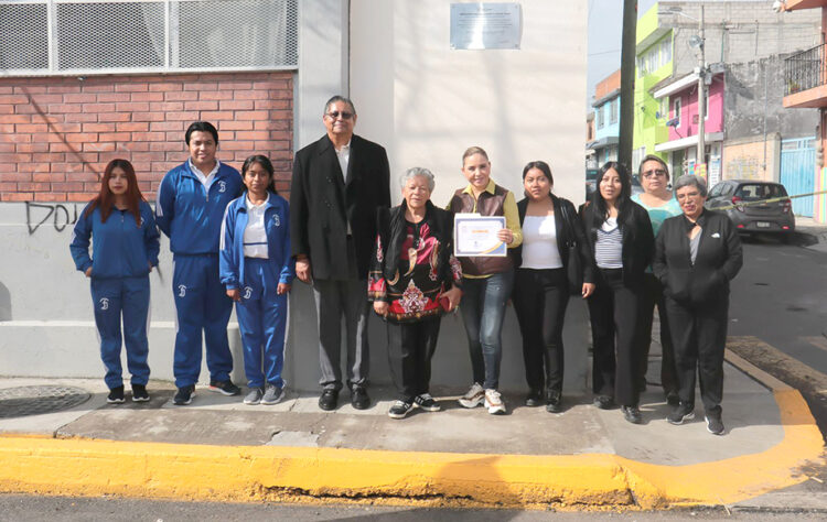 Entrega Angon calle pavimentada a vecinos de Santiago Mixquitla