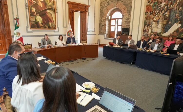 Reunión de los equipos de transición municipal de Puebla capital