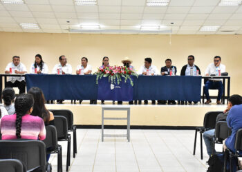 Platica Edil de «Teco» con estudiantes de nuevo ingreso