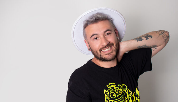 Checho Sasa presenta una canción ‘Pa’ Que Te Muevas’