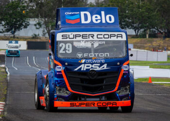 “Harry” Dueñas y el Chevron Delo Racing Team, acariciaron el podio de los Tractocamiones en León