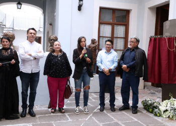 Con develación de placa, gobierno estatal reconoce expresiones artísticas