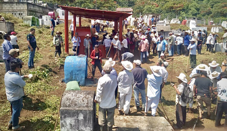 Limpia el pueblo el panteón de Huitzilan
