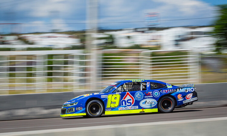 Rodrigo Rejón y el GGG Racing Team, a un escalón del top-10 de NASCAR México Series en Querétaro