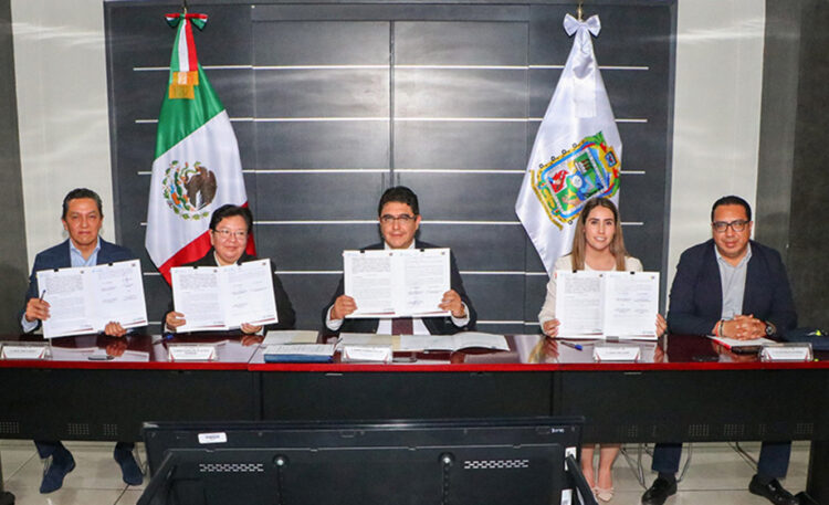 Signa SEP acuerdo para facilitar posgrados a trabajadores de la educación