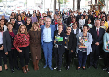 Entrega SEP 20 mil libros para bibliotecas en escuelas públicas poblanas