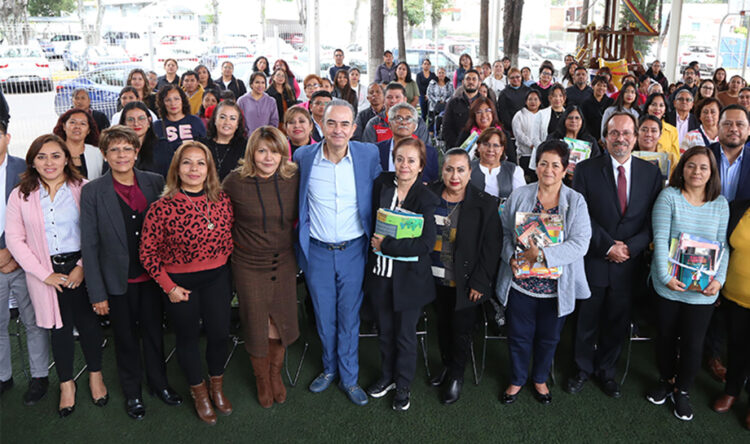 Entrega SEP 20 mil libros para bibliotecas en escuelas públicas poblanas