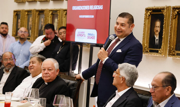 Trabajo conjunto con las religiones por el bien de Puebla: Armenta Mier