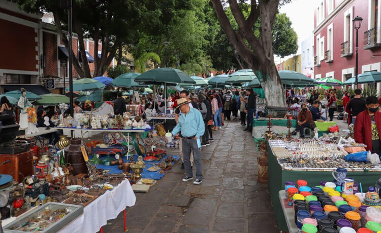 Los mercados temporales de Puebla Capital, una tradición para locales y turistas