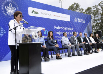 Universitarias BUAP reciben reconocimientos de la beca Women In by Emtech