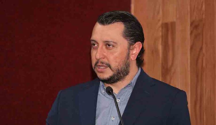 Capacitan a alumnos en equipos con tecnología magnética