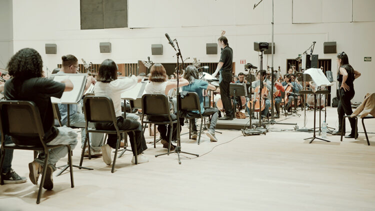 La Orquesta Escuela Carlos Chávez graba en los Estudios Churubusco música de Diana Syrse
