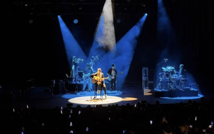 Pablo López enamora en su gira por Latinoamérica
