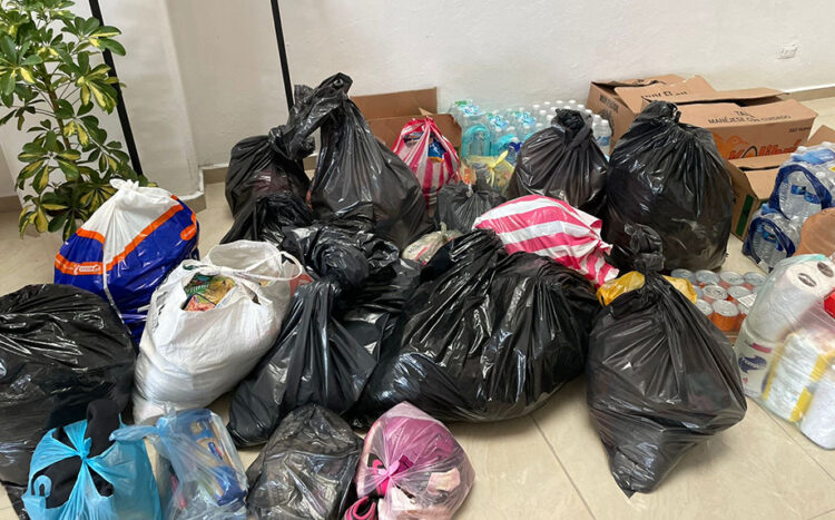 Ayudan con víveres a damnificados de Guerrero