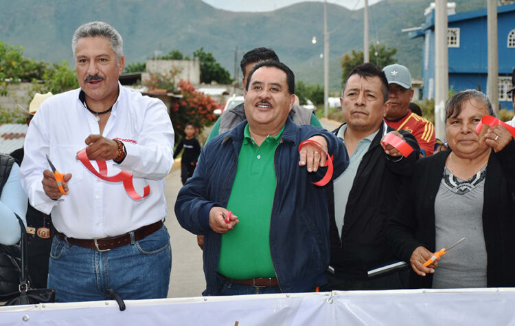 Inaugura alcalde nueva pavimentación en Ocoyucan