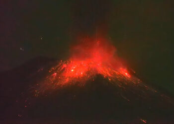 Fuerte actividad de Don Goyo esta madrugada y una gran cantidad de lava
