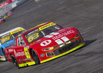 Marco Marín pasa a la final de NASCAR Challenge y va por el título